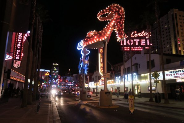 di_20161023_011102_fremontstreet_slipper_lights