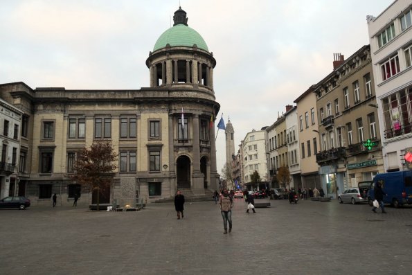 di_20161126_103018_molenbeek_townhall_rueducomtedeflandre