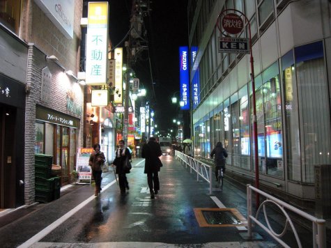 di_20090224-031328-jiyugaoka-street-bike-on-walk.jpg