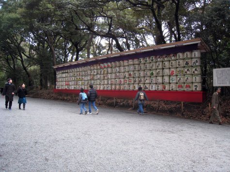 di_20090228-005140-meiji-jingu-casks.jpg