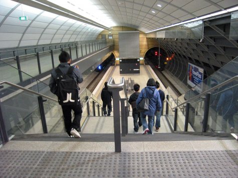 di_20090702-174814-macquariepark-platform-stairs.jpg