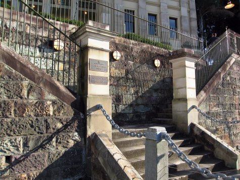 di_20090713-173128-customshouse-steps.jpg