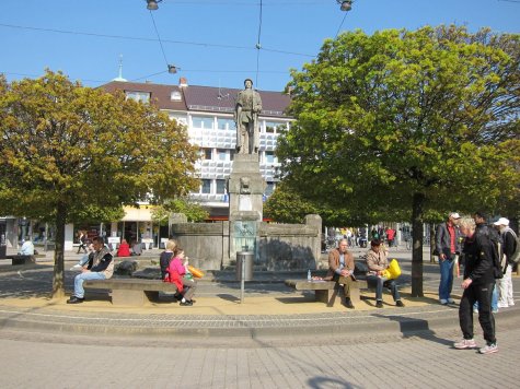 di_20100416-091804-darmstadt-ludwigplatz.jpg