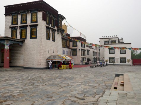 di_20130630_000942_chineseethnicmuseum_tibetan_plaza.jpg