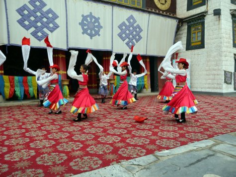 di_20130630_002822_chineseethnicmuseum_dancers_up.jpg