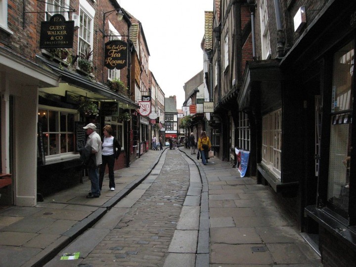 2008/09/10 Walking tour of York: Shambles and City Wall – Distractions ...