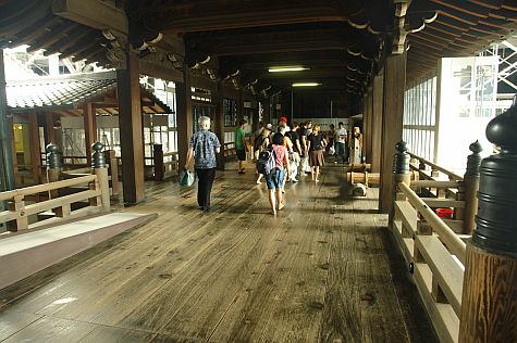 20070724_Hillwalker_Higashi-Hongan-Ji_crossover.jpg