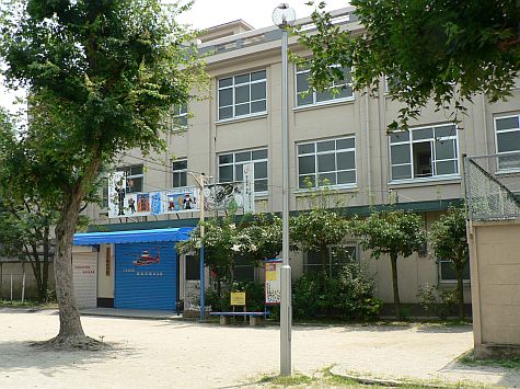20070724_Hillwalker_Kyoto_school_closing.jpg