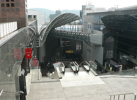 20070724_Kyoto_Station_escalator_down.jpg