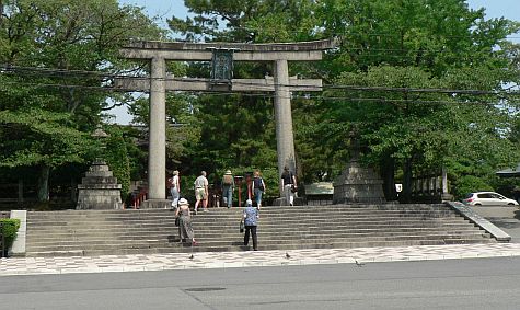 20070725_Hillwalker_Toyokuni_Shrine_torii.jpg