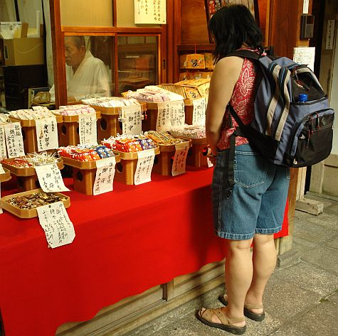 20070725_Shin-Kyogoku_Shrine_charms.jpg