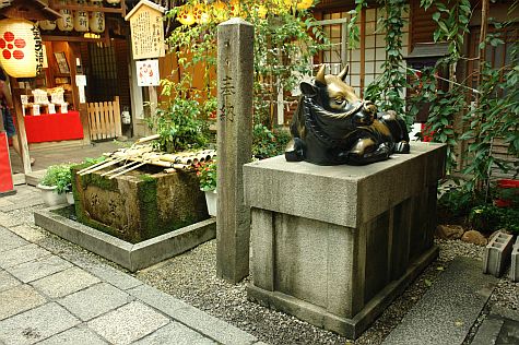 20070725_Shin-Kyogoku_Shrine_water_basin.jpg