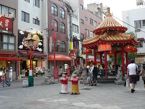 20070726_Kobe_Chinatown_pagoda_central.jpg