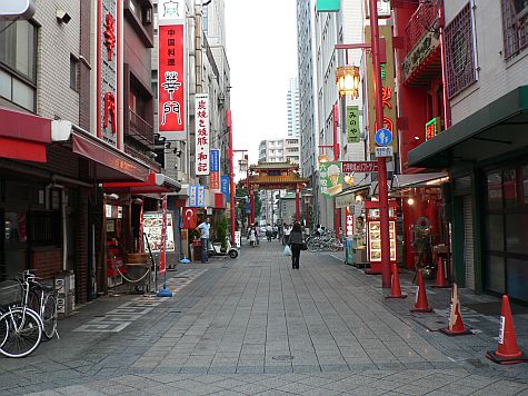 20070726_Kobe_Chinatown_street_west.jpg