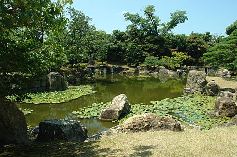 20070726_Nijo_garden_pond.jpg