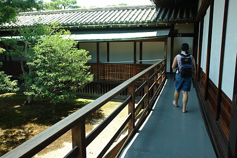 20070726_Nijo_Ninomaru_Palace_courtyard.jpg