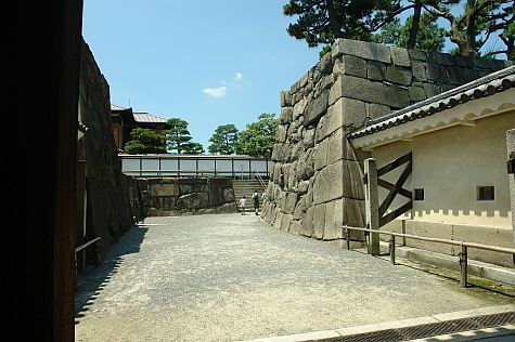 20070726_Nijo_wall_west.jpg