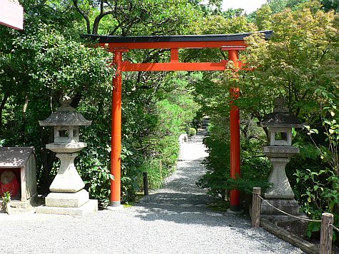 20070726_Ryoan-ji_torii_bridge.jpg