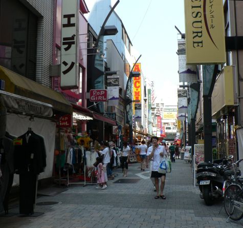20070811_Ameyoko_street_south_entry.jpg