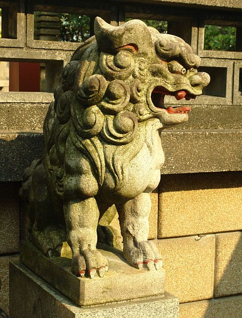 20070811_Ameyoko_Tokudai-ji_lion_right.jpg