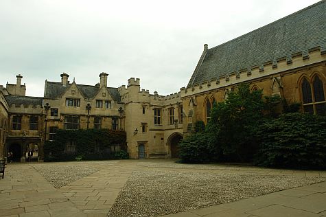 20070902_Merton_College_front_quad.jpg