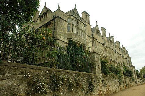 20070902_Merton_College_south_wall.jpg