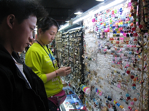 DI_20080309_Xidan_market_earrings.jpg