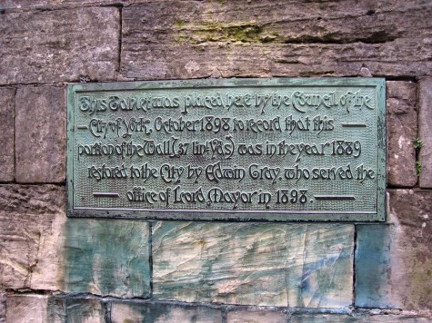 DI_20080910 115550 York citywall restoration plaque