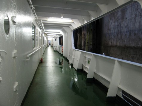 DI_20081002 064032 Digby ferry outer deck at port