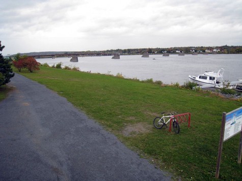 DI_20081003 131234 Fredericton RiverfrontTrail w